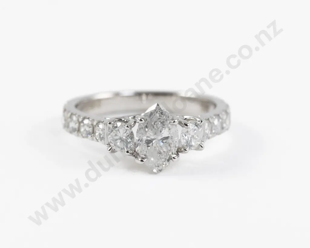 14ct White Gold 13Stone Diamond Ring Image 1++