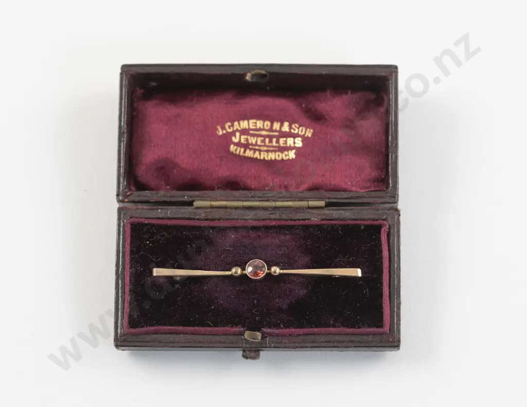 Victorian 9ct Single Garnet Bar Brooch Image 1++