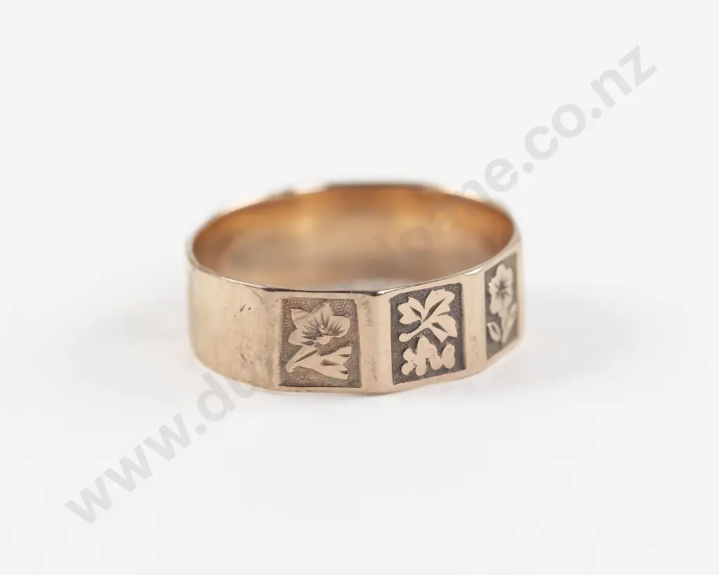 9ct Engraved Band Ring Image 1++
