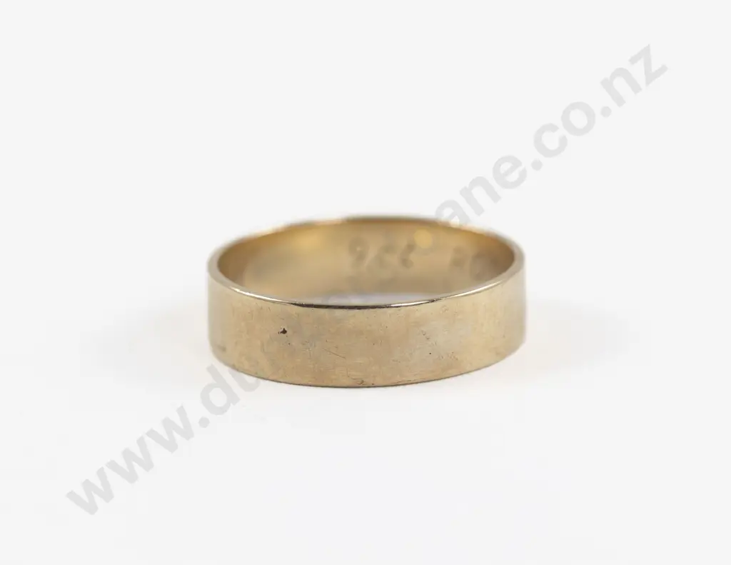 18ct Plain Wedding Band Image 1++