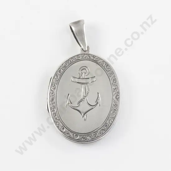 S/S Engraved Oval Photo Locket