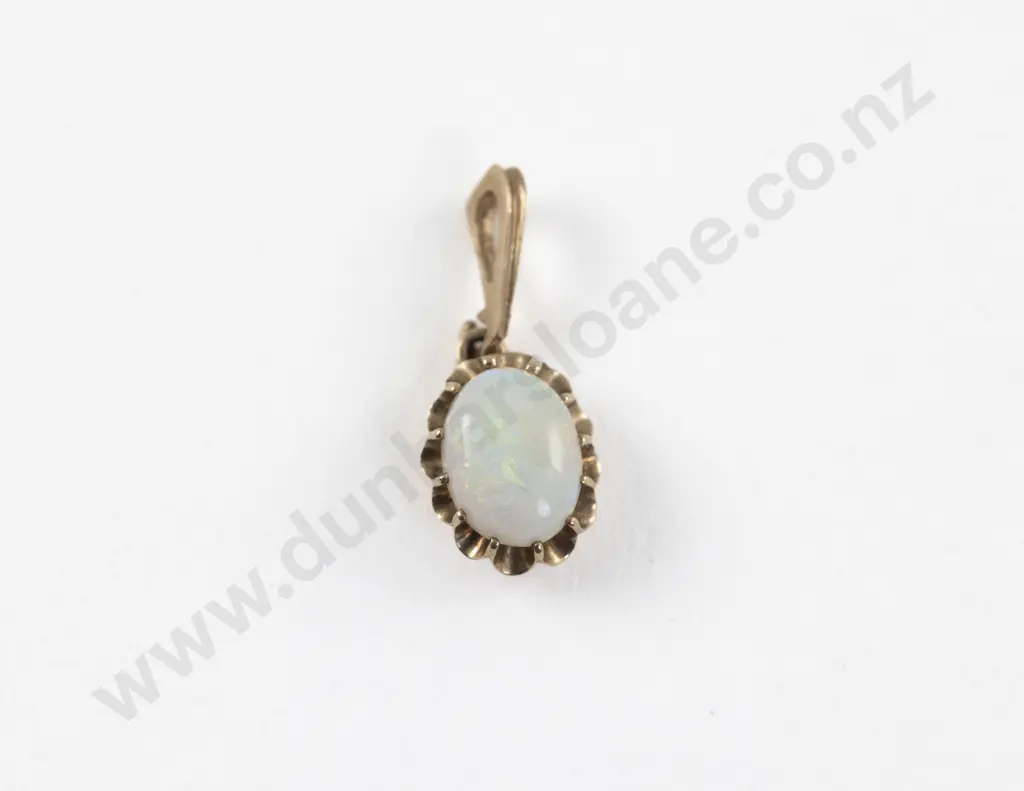 18ct Single Milk Opal Pendant Image 1++