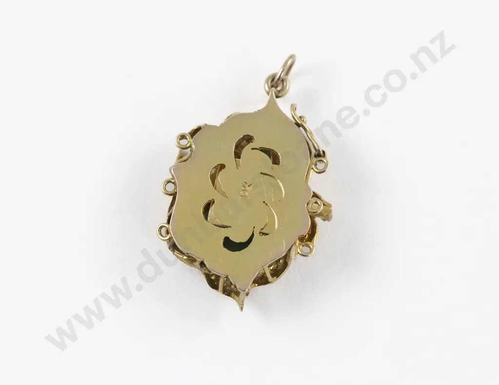 18ct Carved Jade Pendant Image 1++