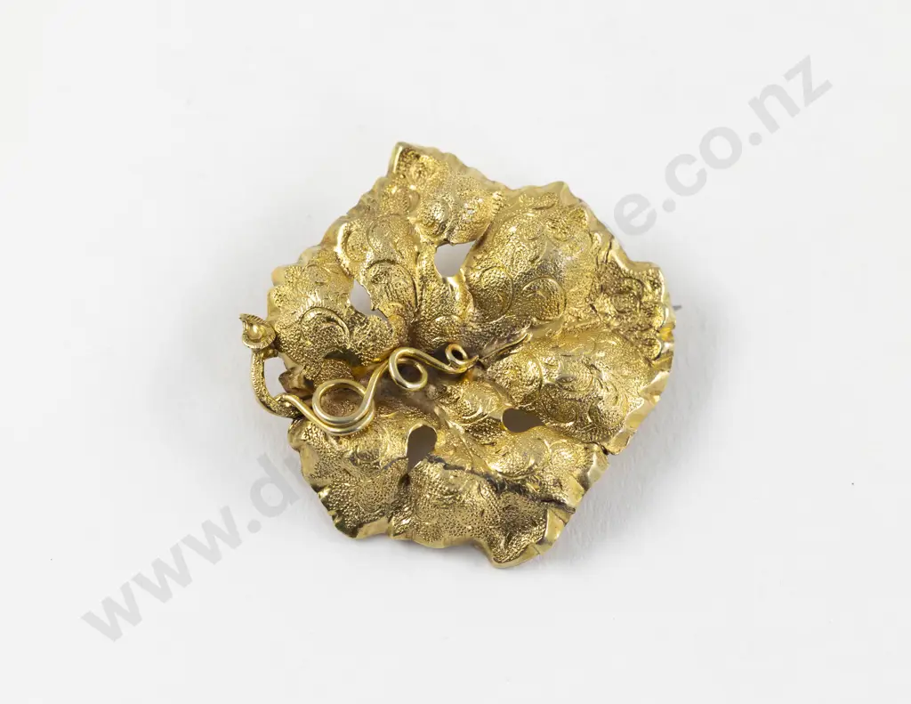 Victorian 9ct Gold Gilt Grape Leaf Brooch Image 1++