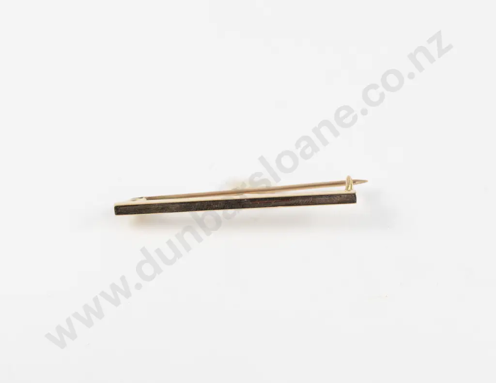 18ct Plain Bar Brooch Image 1++