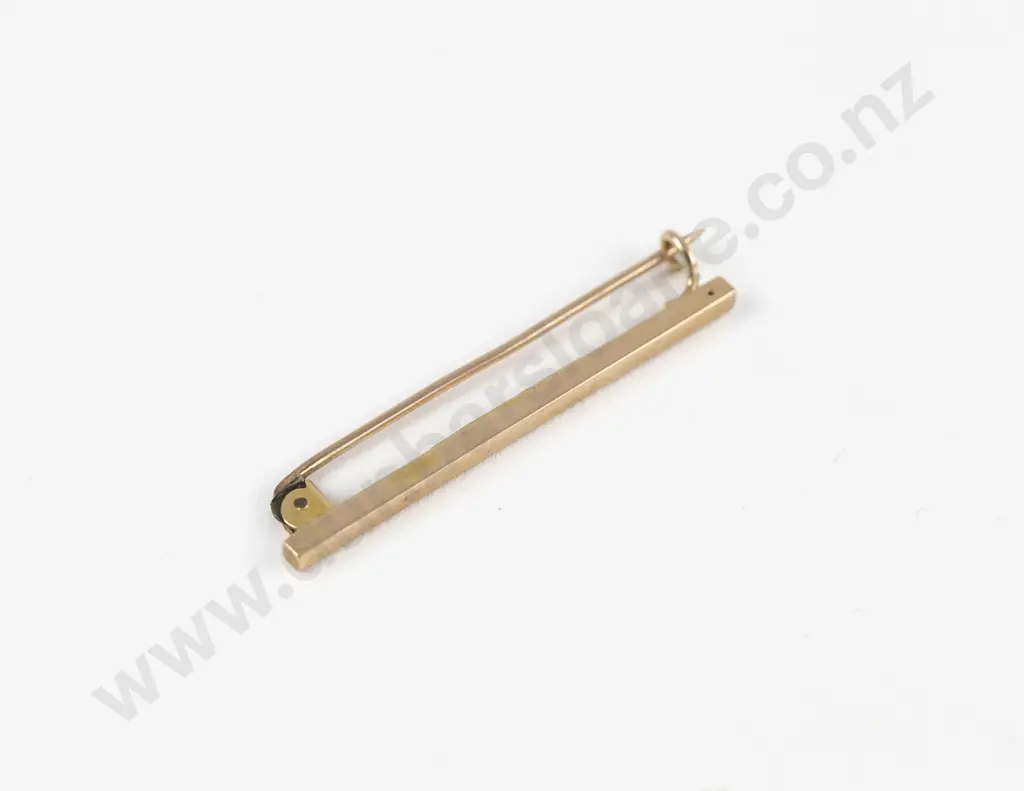 18ct Plain Bar Brooch Image 1++