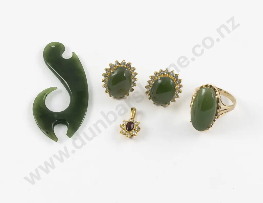 9ct Single Greenstone Panel Ring Image 1++