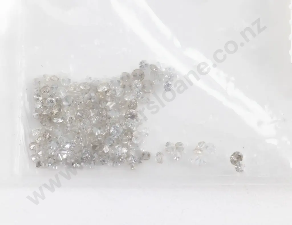 Quantity of Unmounted Diamonds Image 1++