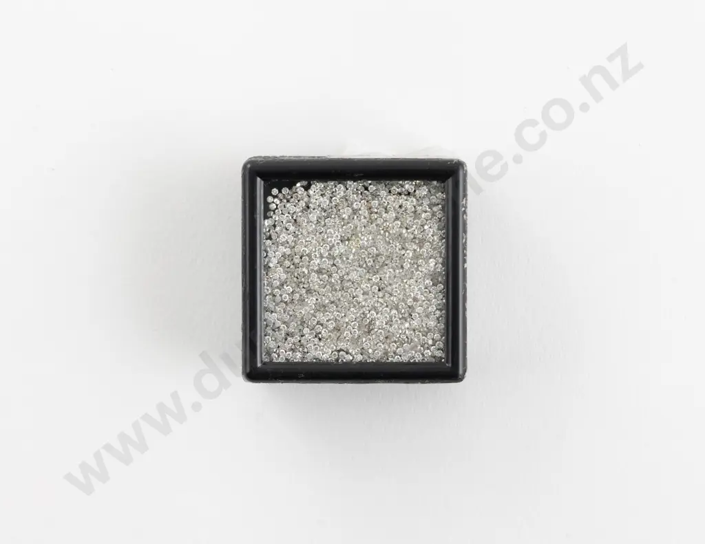 Quantity of Unmounted Diamonds Image 1++