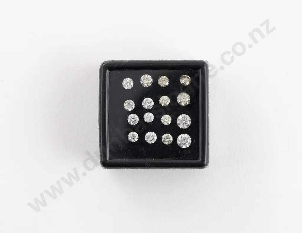 Quantity of Unmounted Diamonds Image 1++