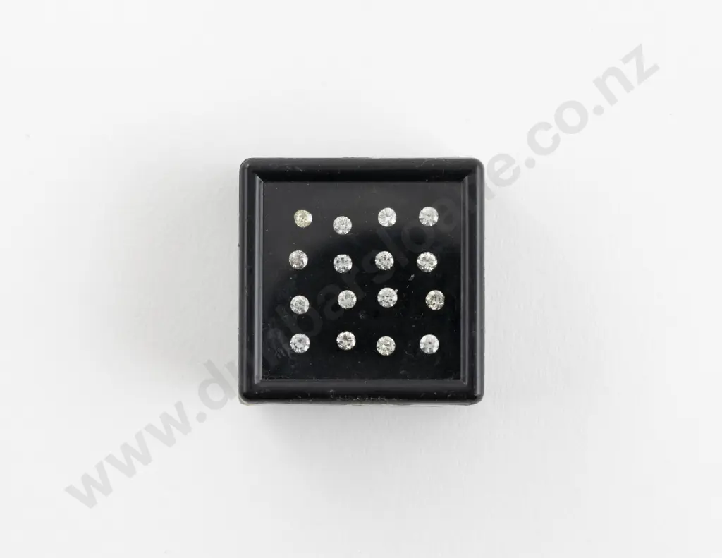 Quantity of Unmounted Diamonds Image 1++