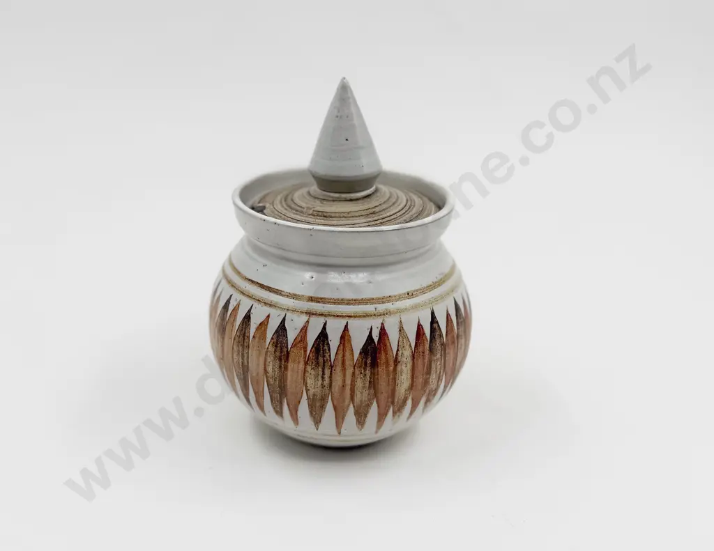 Hanmer Pottery Lidded Sugar Bowl Image 1++