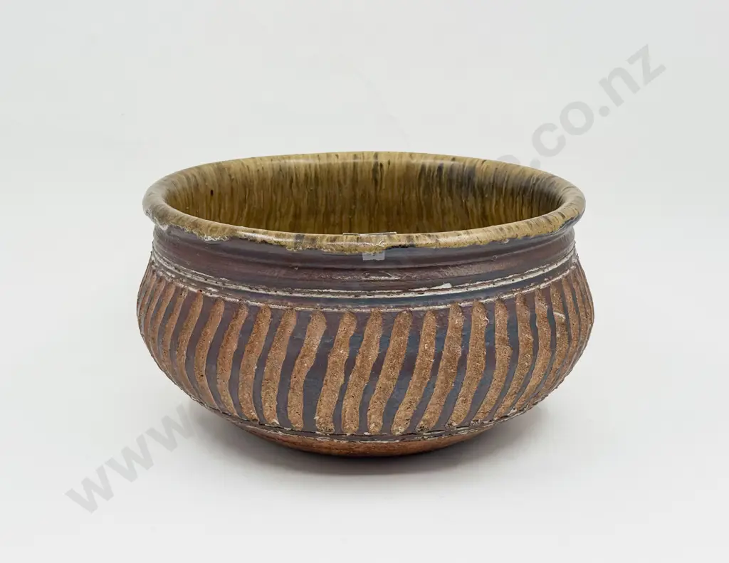 Large NZ Pottery Bowl Image 1++