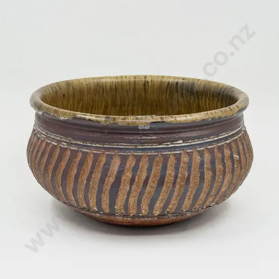 Large NZ Pottery Bowl