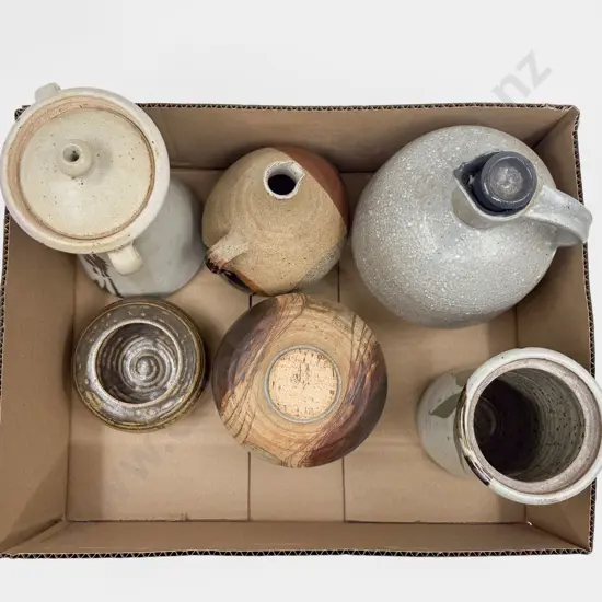 Box Quantity of Assorted NZ Pottery (some a/f)