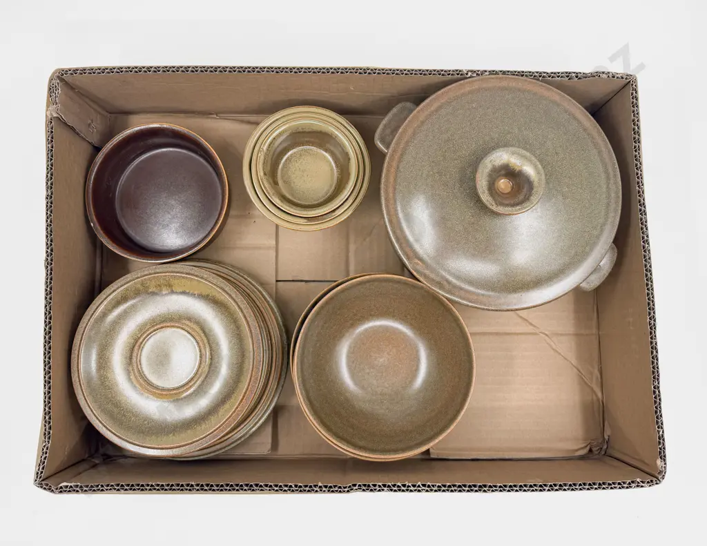 Temuka Part Dinner Set Image 1++