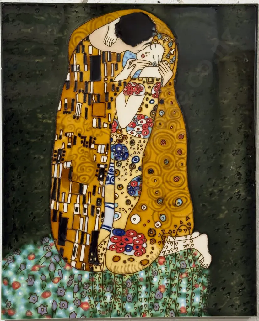 Ceramic Wall Plaque Depicting Gustav Klimt's "The Kiss" Image 1++