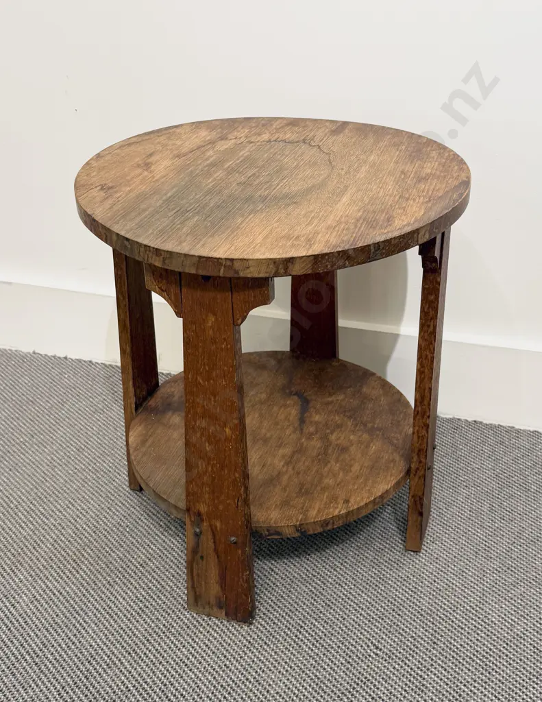 Small Arts & Crafts Oak Circular Occasional Table Image 1++