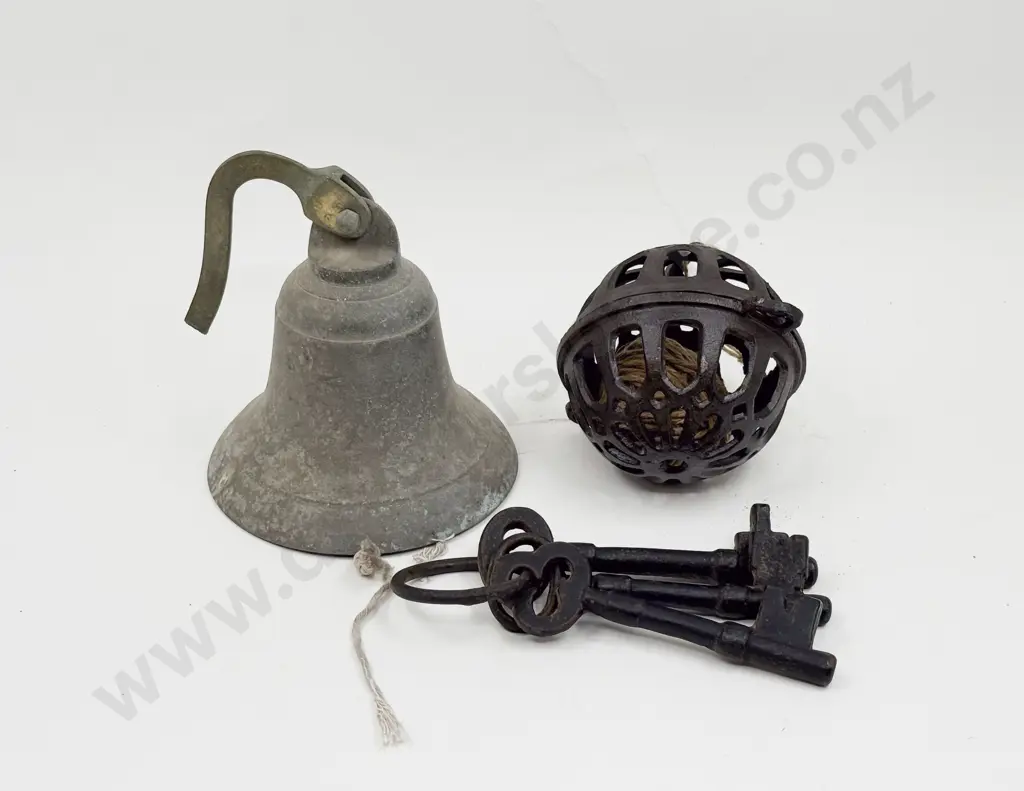 Small Brass Bell Three Steel Keys & String Dispenser Image 1++