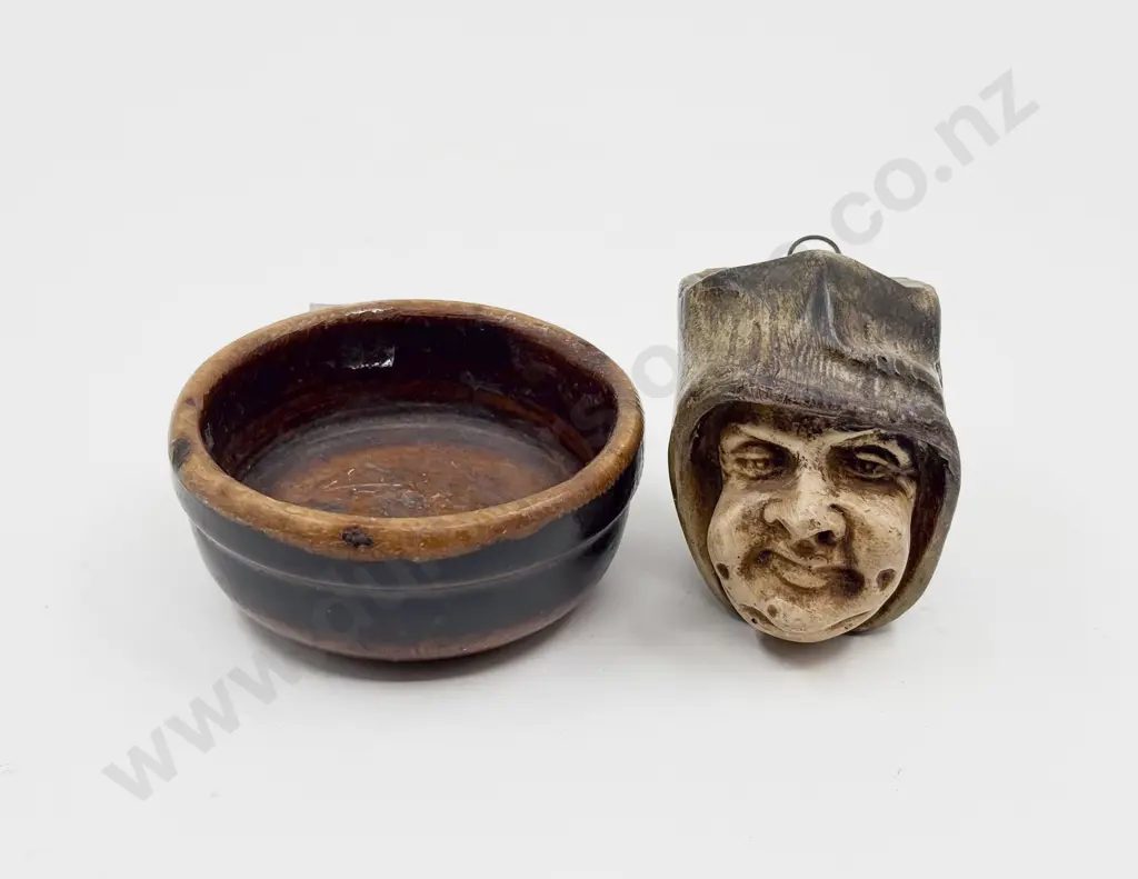 Resin Gothic Style Mask Wall Font and Stone Dish Image 1++