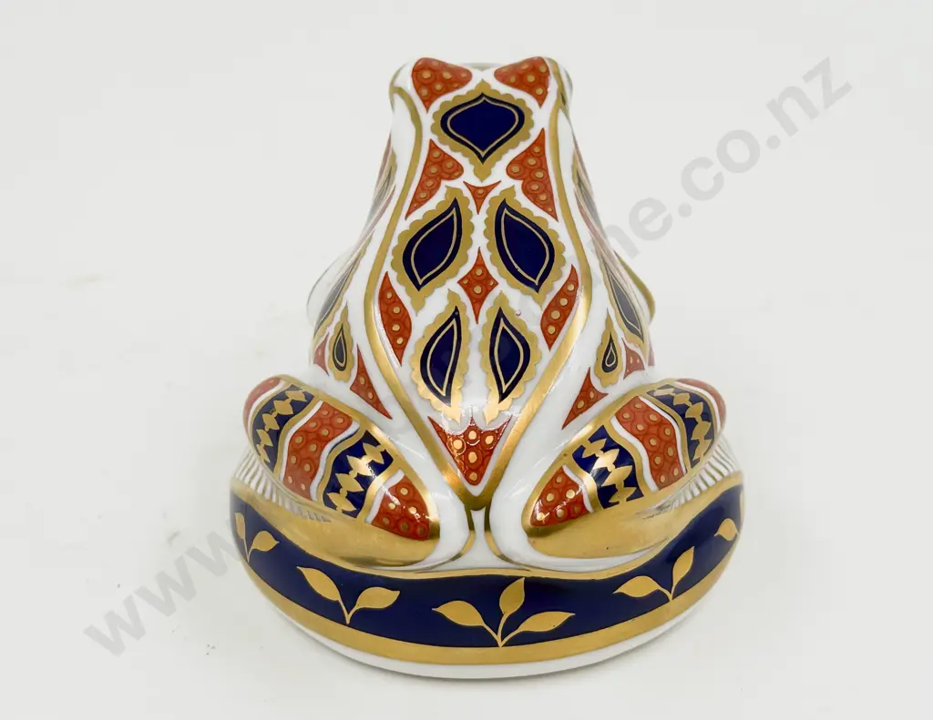 Royal Crown Darby Model of a Frog in Imari Pattern Image 1++