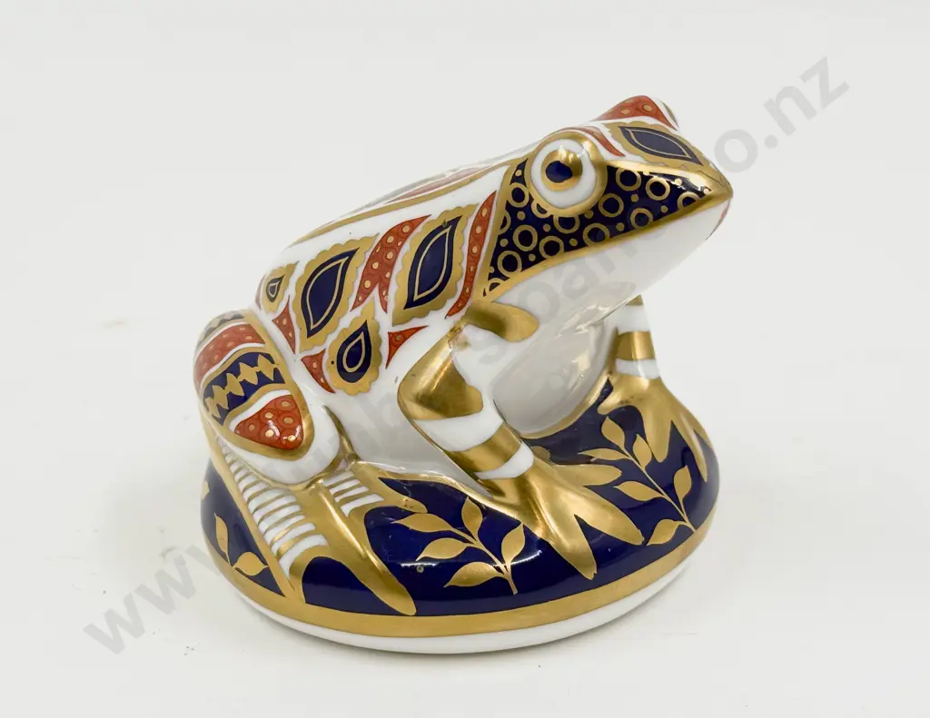 Royal Crown Darby Model of a Frog in Imari Pattern Image 1++