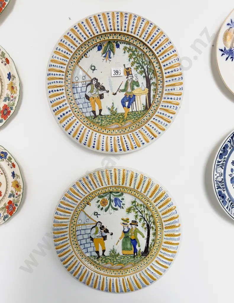 Pair Early Italian Caffagiolo Majolica Chargers Image 1++