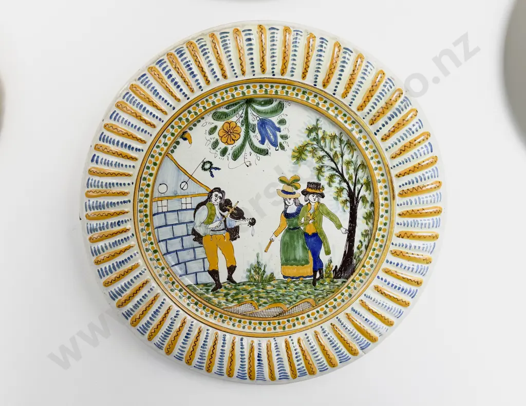 Pair Early Italian Caffagiolo Majolica Chargers Image 1++