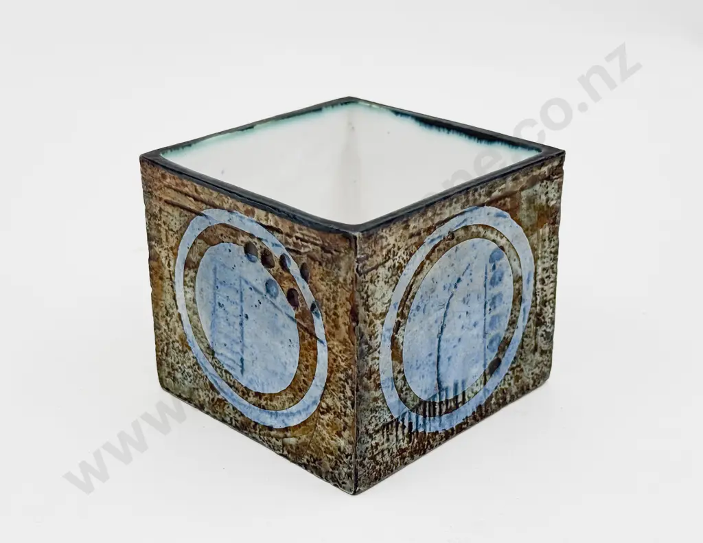 Troika Cube Pot Image 1++