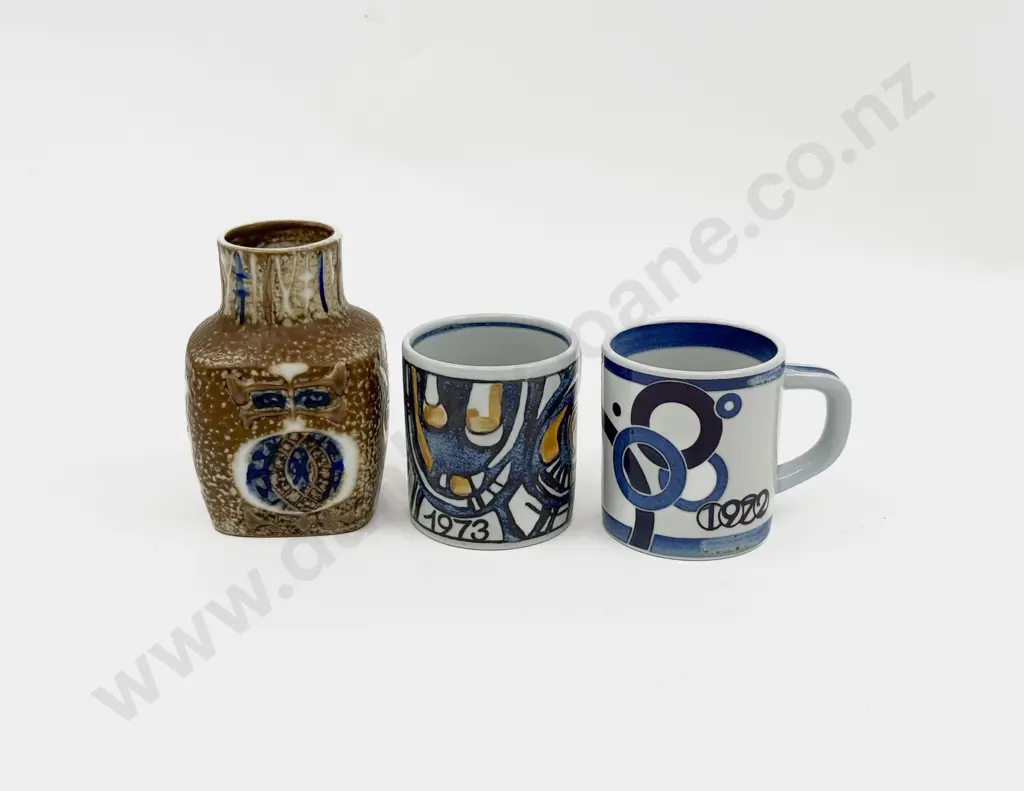 Royal Copenhagen 1969-1974 Fajance Square Sided Vase and Two Coffee Mugs Image 1++