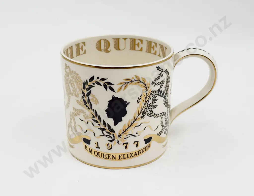 Wedgwood Designed by Richard Guyatt QEII Silver Jubilee Mug Image 1++