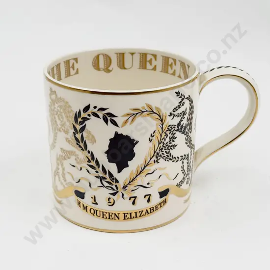 Wedgwood Designed by Richard Guyatt QEII Silver Jubilee Mug