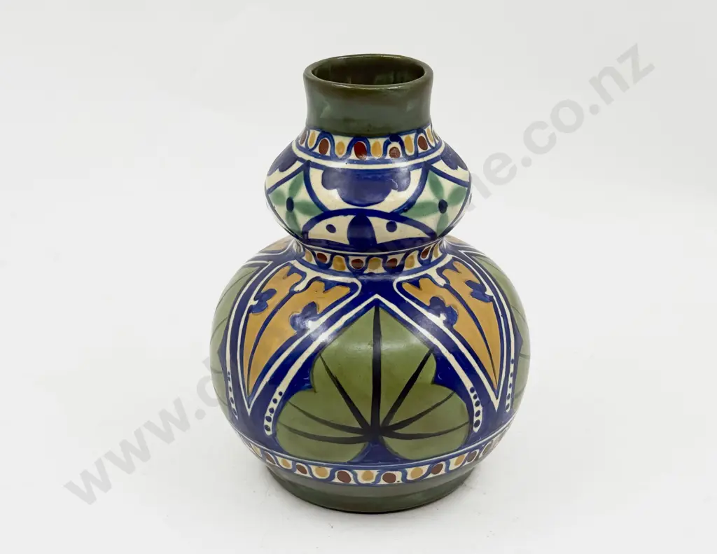 James Plant Hand Painted Double Gourd Vase Image 1++