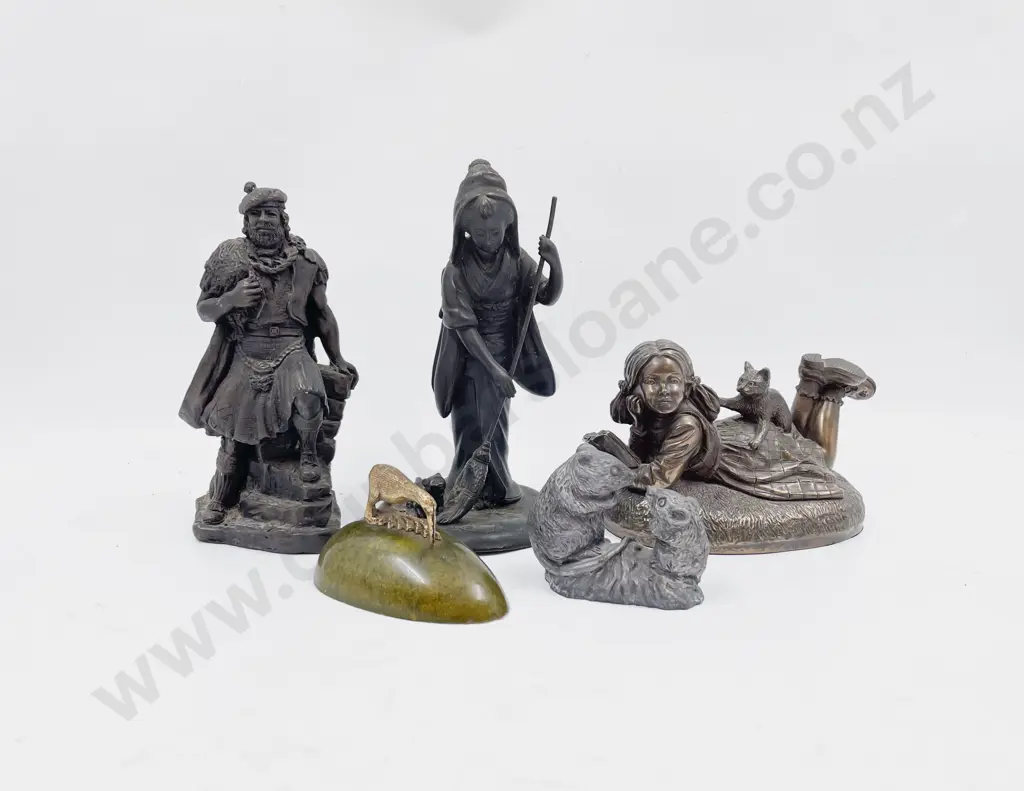 Small Quantity of Figural Ornaments Etc Image 1++