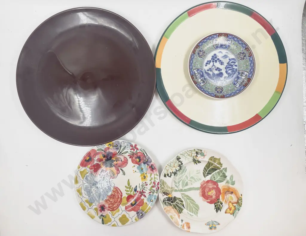Quantity of Assorted China & Stoneware Plates Image 1++