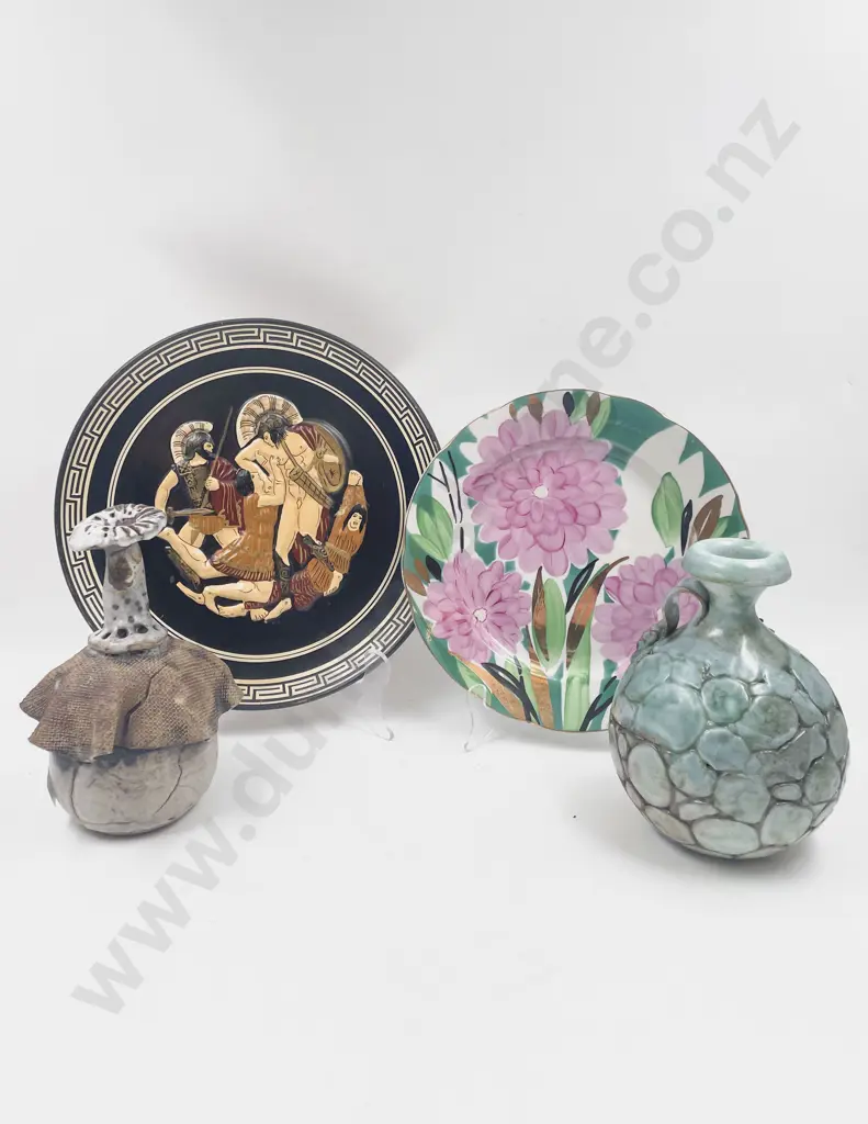 Small Quantity of Assorted China & Pottery Image 1++