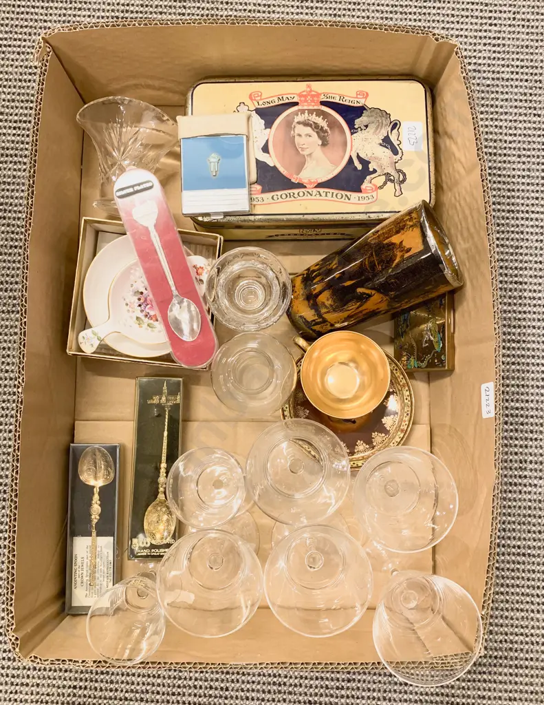 Quantity of Assorted China & Glassware Image 1++