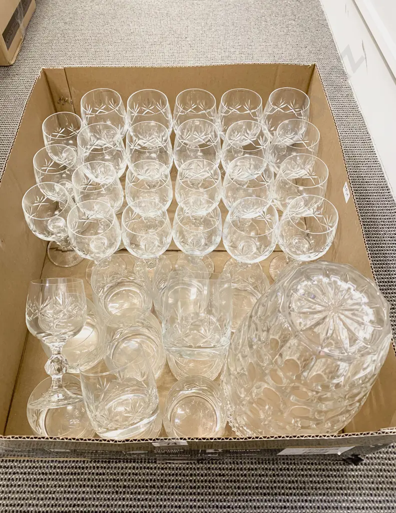 Quantity of Assorted Crystal & Glassware Image 1++