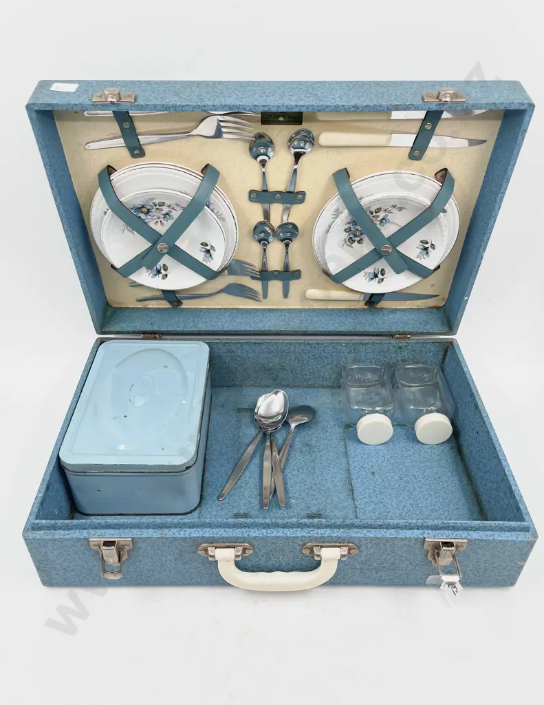 Vintage Cased Picnic Set Image 1++
