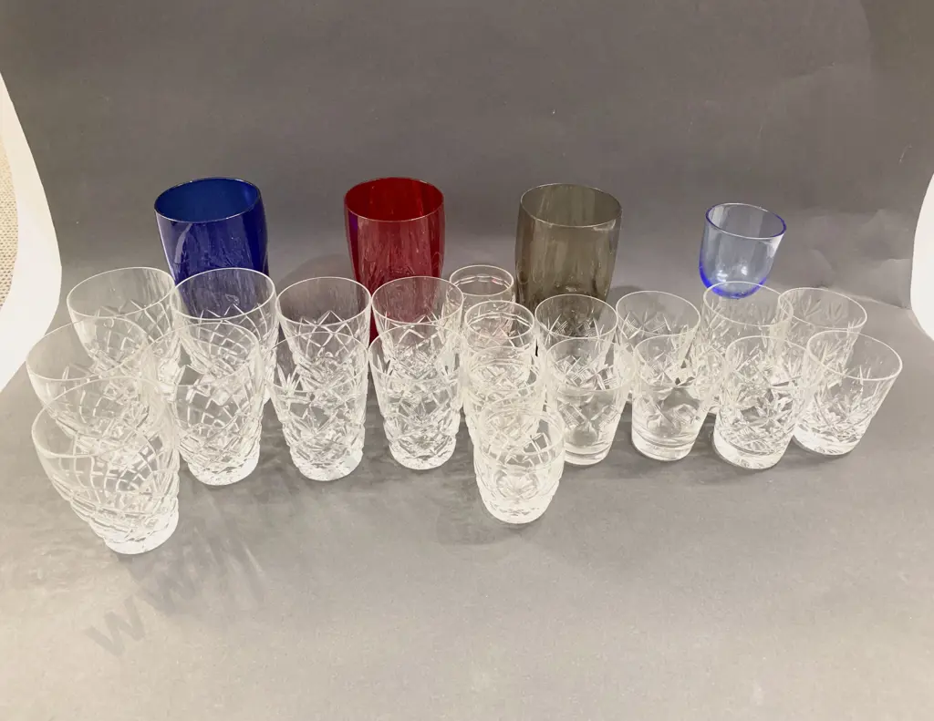 Quantity of Assorted Crystal & Glassware Image 1++