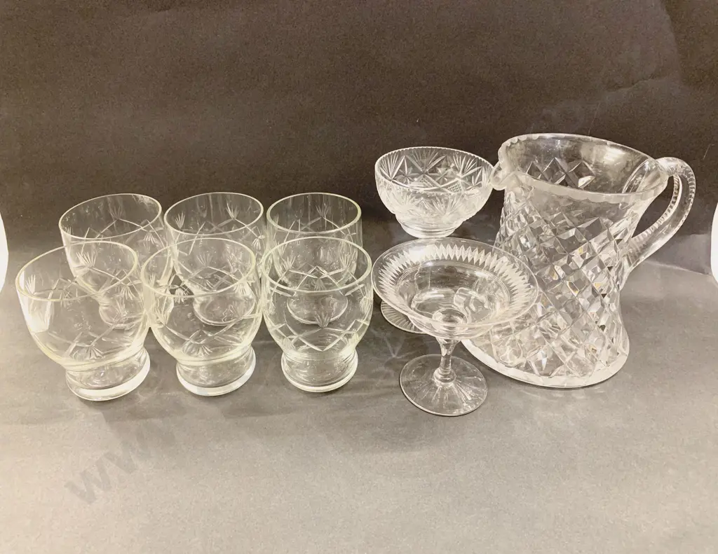 Quantity of Assorted Crystal & Glassware Image 1++