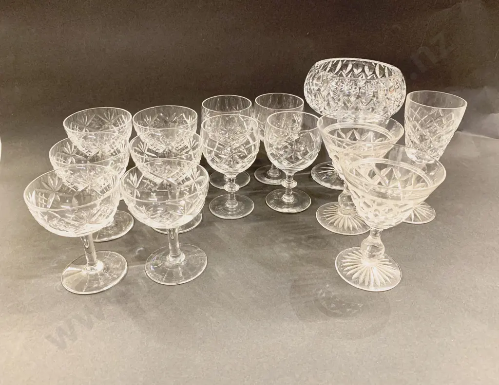 Quantity of Assorted Crystal & Glassware Image 1++