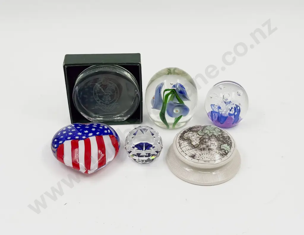 Quantity of Assorted Art Glass Paperweights etc Image 1++
