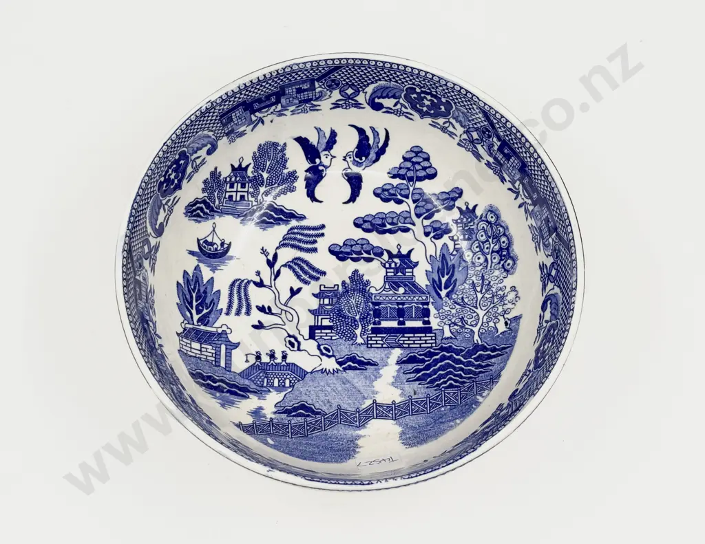 Willow Pattern Blue & White Fruit Bowl Image 1++