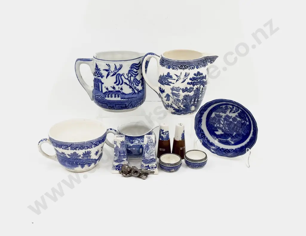 Quantity of Assorted Blue & White China Image 1++