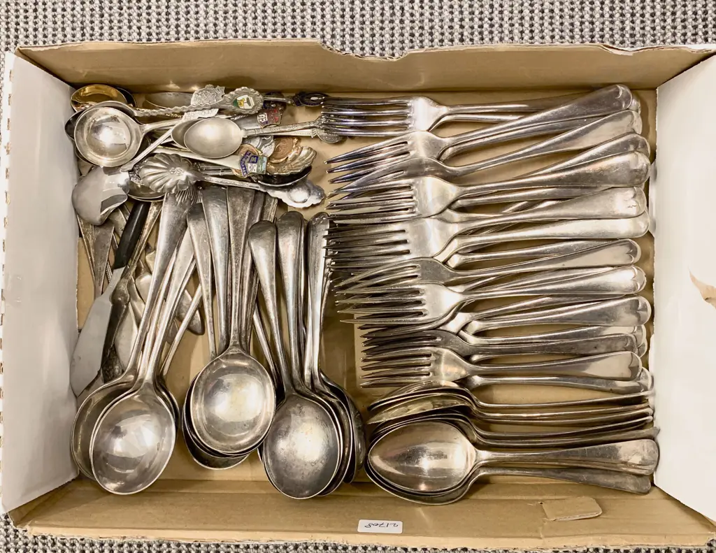 Box of Assorted S/P Cutlery Image 1++