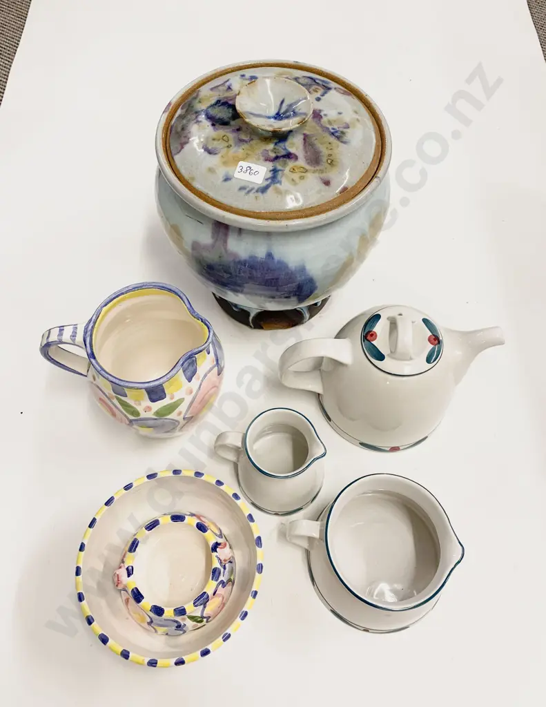 Small Quantity of Assorted Pottery & Crockery Image 1++