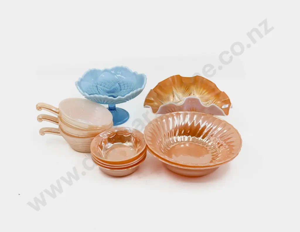 Quantity of American Oven-Proof Dishes together Assorted Art Glass Image 1++