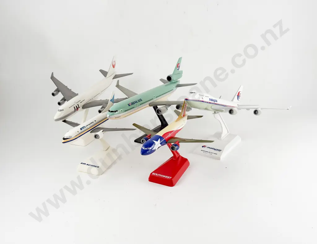 Five Unboxed Aviation Inflight Scale Models Image 1++