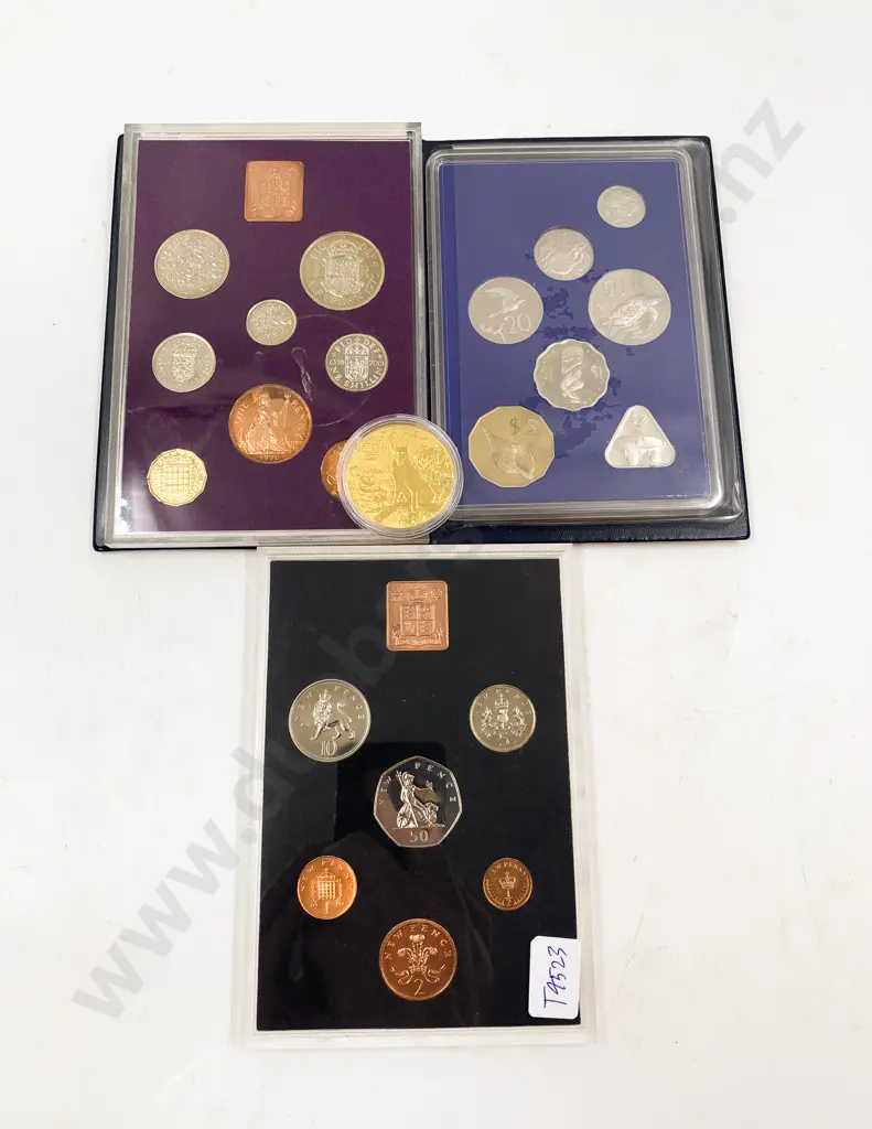 UK1979 1971 Unc Coin Sets Cook Islands 1988 Proof Coin Set and Gold Plated Year of the Dog Coin Image 1++